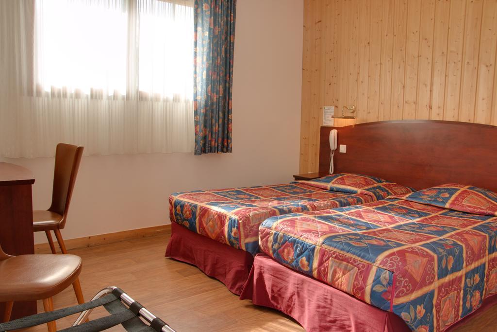 Le Chalet De La Foret Hotel 3 Etoiles Et Restaurant Vierzon Quarto foto
